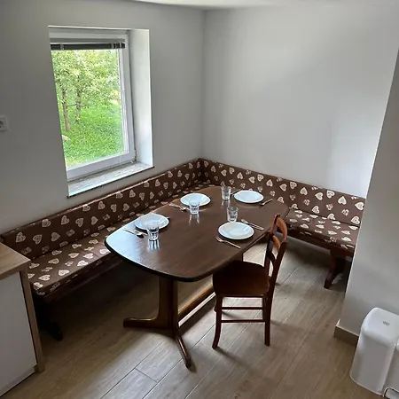 Holiday home Apartma Pr'komarjo