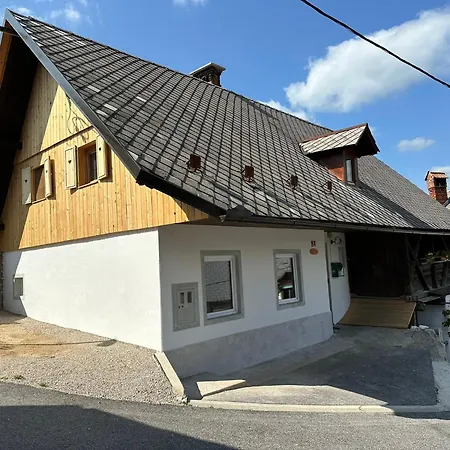 Apartma Pr'komarjo