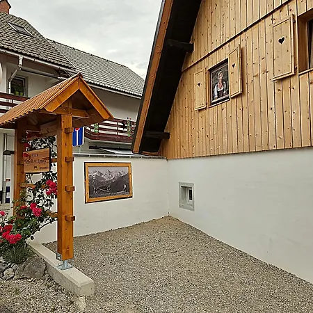 Apartma Pr'komarjo * Zgornje Gorje