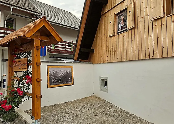 Apartma Pr'komarjo * Zgornje Gorje